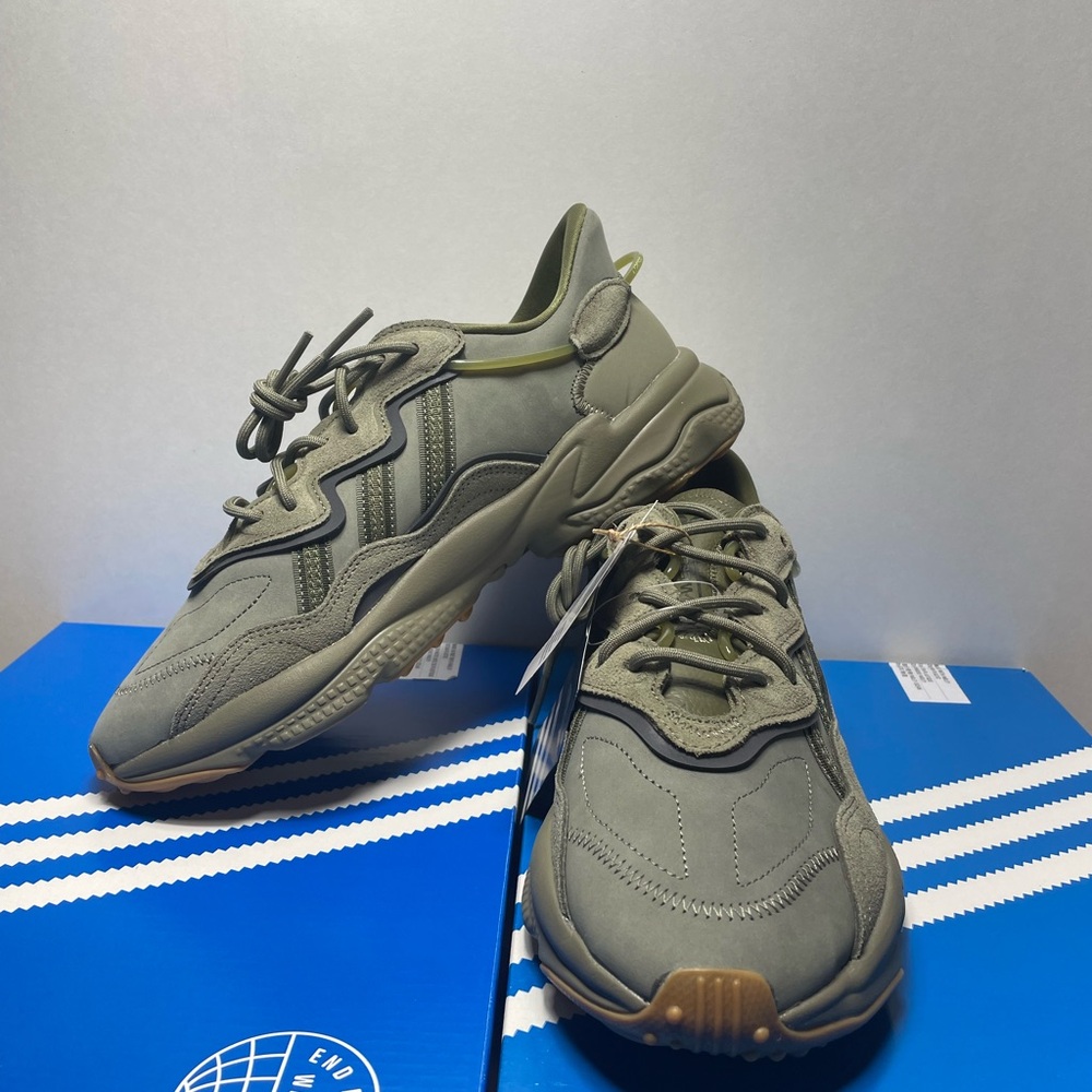 adidas Ozweego Trace Cargo Men’s Size 9 & Free adidas socks